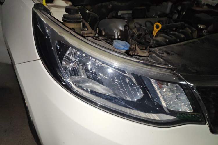 Used Kia K2 2012 Sedan 1.4L MT TOP Commemorative Edition Right Front Headlight