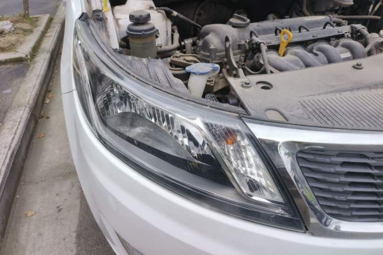 Used Kia K2 2012 Sedan 1.4L MT GLS Commemorative Edition Right Front Headlight