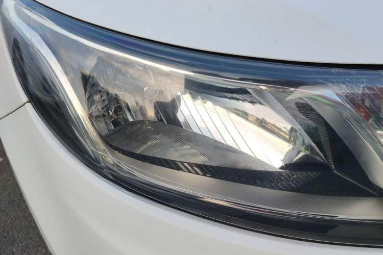 Used Kia K2 2012 Sedan 1.4L Automatic GLS Commemorative Edition Right Front Headlight