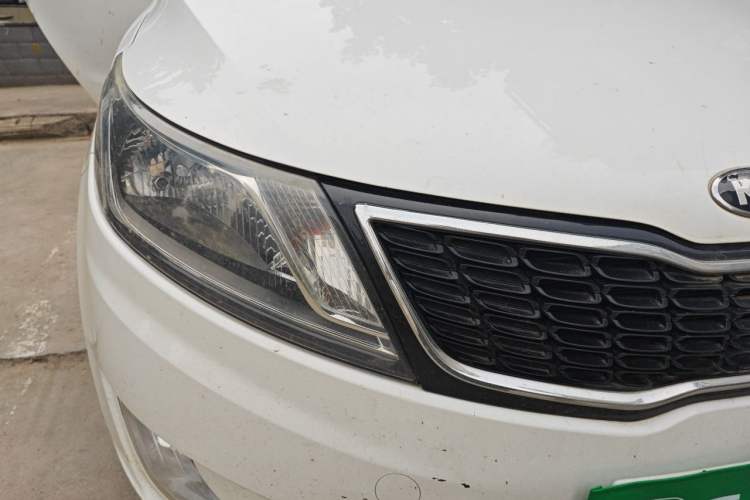 Used Kia K2 2012 Sedan 1.6L Automatic Transmission Premium Commemorative Edition Right Front Headlight