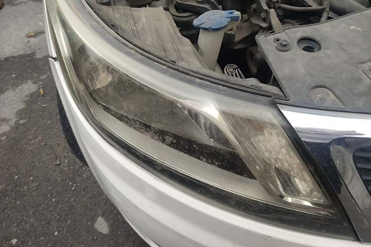 Used Kia K2 2012 Sedan 1.4L MT GLS Commemorative Edition Right Front Headlight