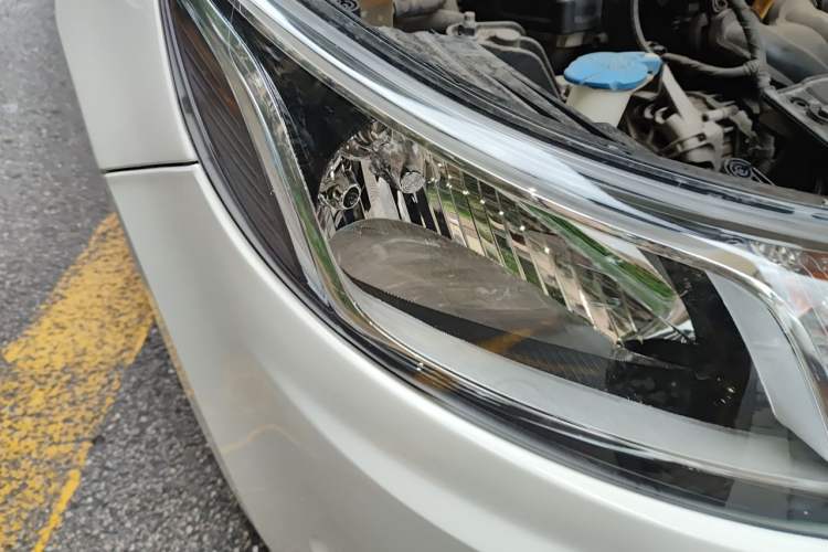 Used Kia K2 2012 Sedan 1.4L Automatic GLS Commemorative Edition Right Front Headlight