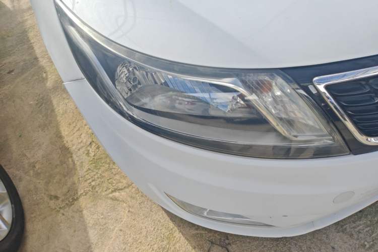 Used Kia K2 2012 Sedan 1.6L Automatic Transmission Premium Commemorative Edition Right Front Headlight