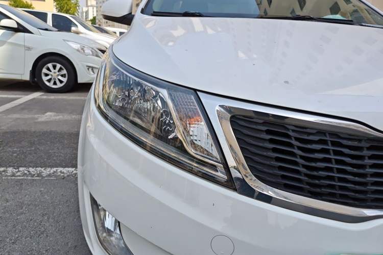 Used Kia K2 2012 Sedan 1.4L MT GLS Commemorative Edition Right Front Headlight