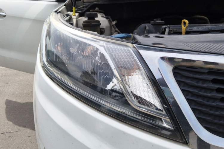 Used Kia K2 2012 Sedan 1.4L MT GLS Commemorative Edition Right Front Headlight