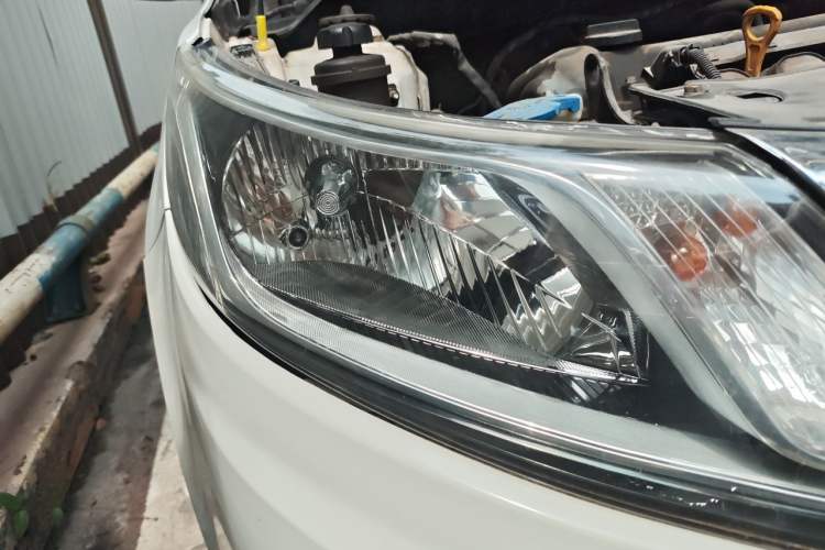 Used Kia K2 2012 Sedan 1.4L MT GLS Commemorative Edition Right Front Headlight
