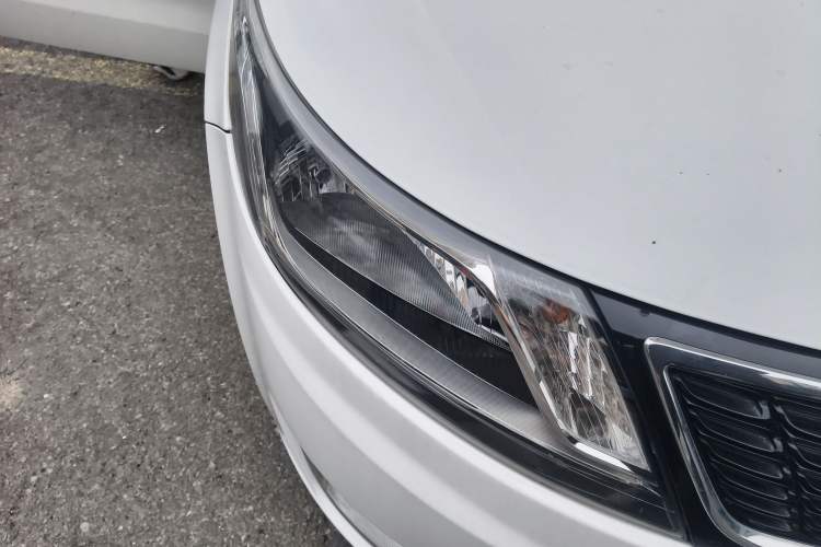 Used Kia K2 2012 Hatchback 1.4L Automatic Cool Edition Right Front Headlight