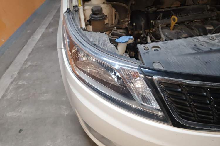 Used Kia K2 2012 Sedan 1.6L Automatic Transmission Premium Commemorative Edition Right Front Headlight