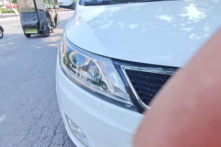 Used Kia K2 2012 Sedan 1.6L Automatic Transmission Premium Commemorative Edition Right Front Headlight