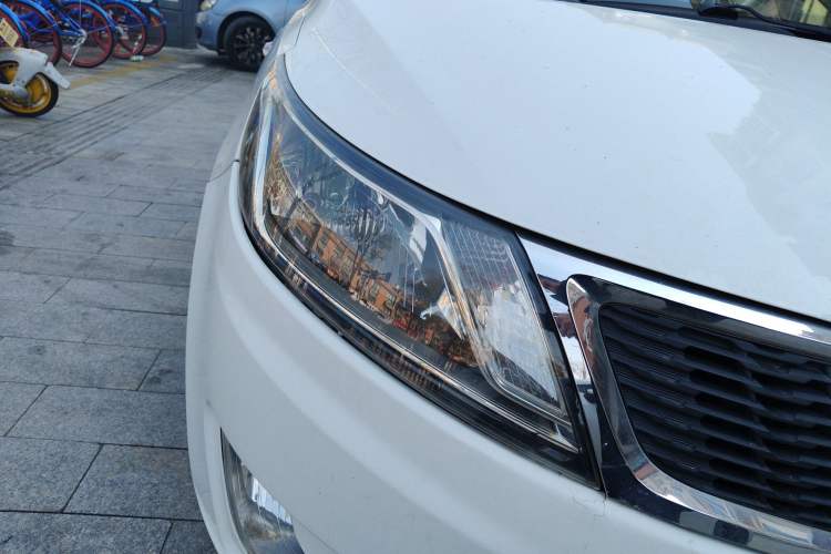 Used Kia K2 2012 Sedan 1.4L MT GLS Commemorative Edition Right Front Headlight
