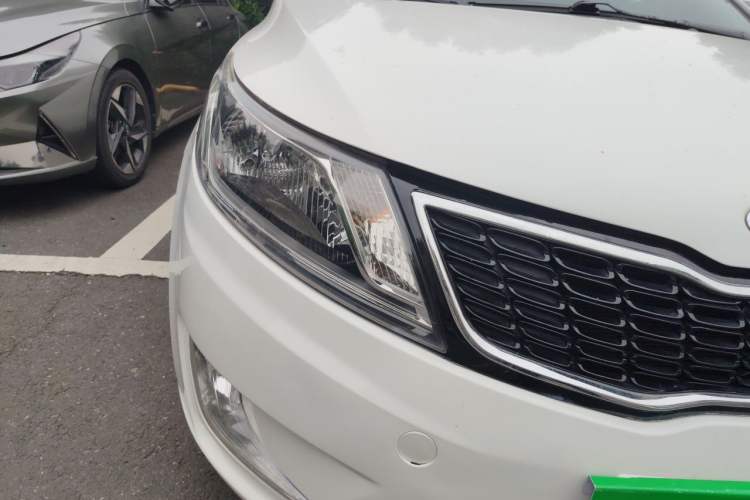 Used Kia K2 2012 Hatchback 1.6L AT Premium Commemorative Edition Right Front Headlight