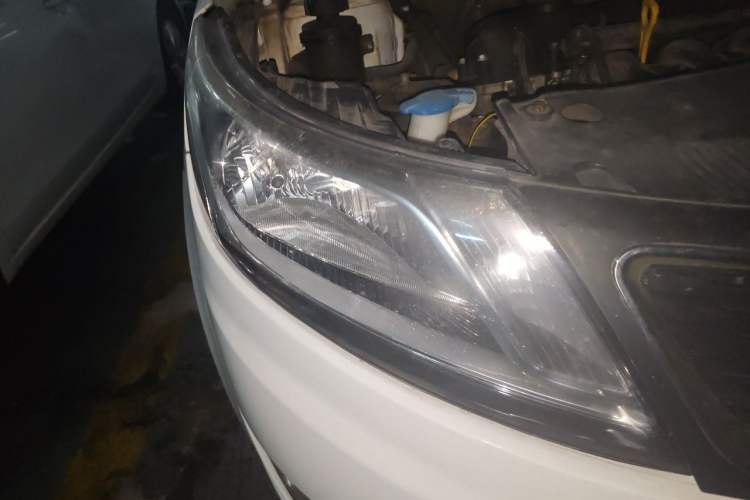 Used Kia K2 2012 Sedan 1.4L Automatic GLS Commemorative Edition Right Front Headlight