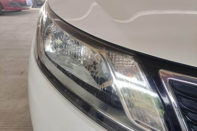 Used Kia K2 2012 Sedan 1.4L MT TOP Commemorative Edition Right Front Headlight