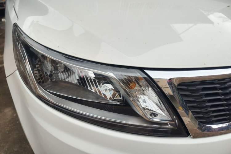 Used Kia K2 2012 Sedan 1.4L Automatic GLS Commemorative Edition Right Front Headlight