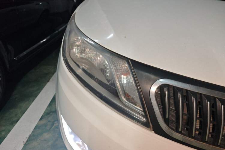 Used Kia K2 2012 Sedan 1.6L AT Premium ECO Right Front Headlight