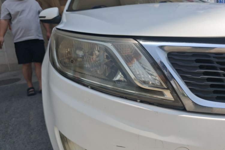 Used Kia K2 2012 Hatchback 1.6L AT Premium Commemorative Edition Right Front Headlight