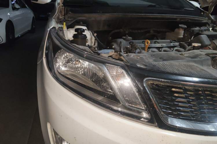 Used Kia K2 2012 Sedan 1.6L Automatic Transmission Premium Commemorative Edition Right Front Headlight