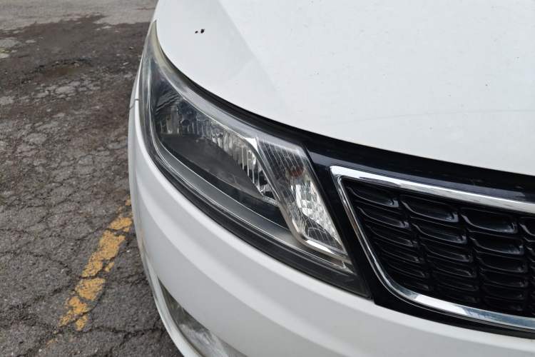 Used Kia K2 2012 Hatchback 1.6L AT Premium Commemorative Edition Right Front Headlight