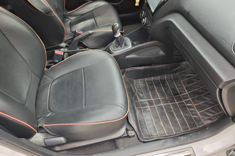 Used Kia K2 2012 Sedan 1.4L MT GLS Commemorative Edition Right Front Seat
