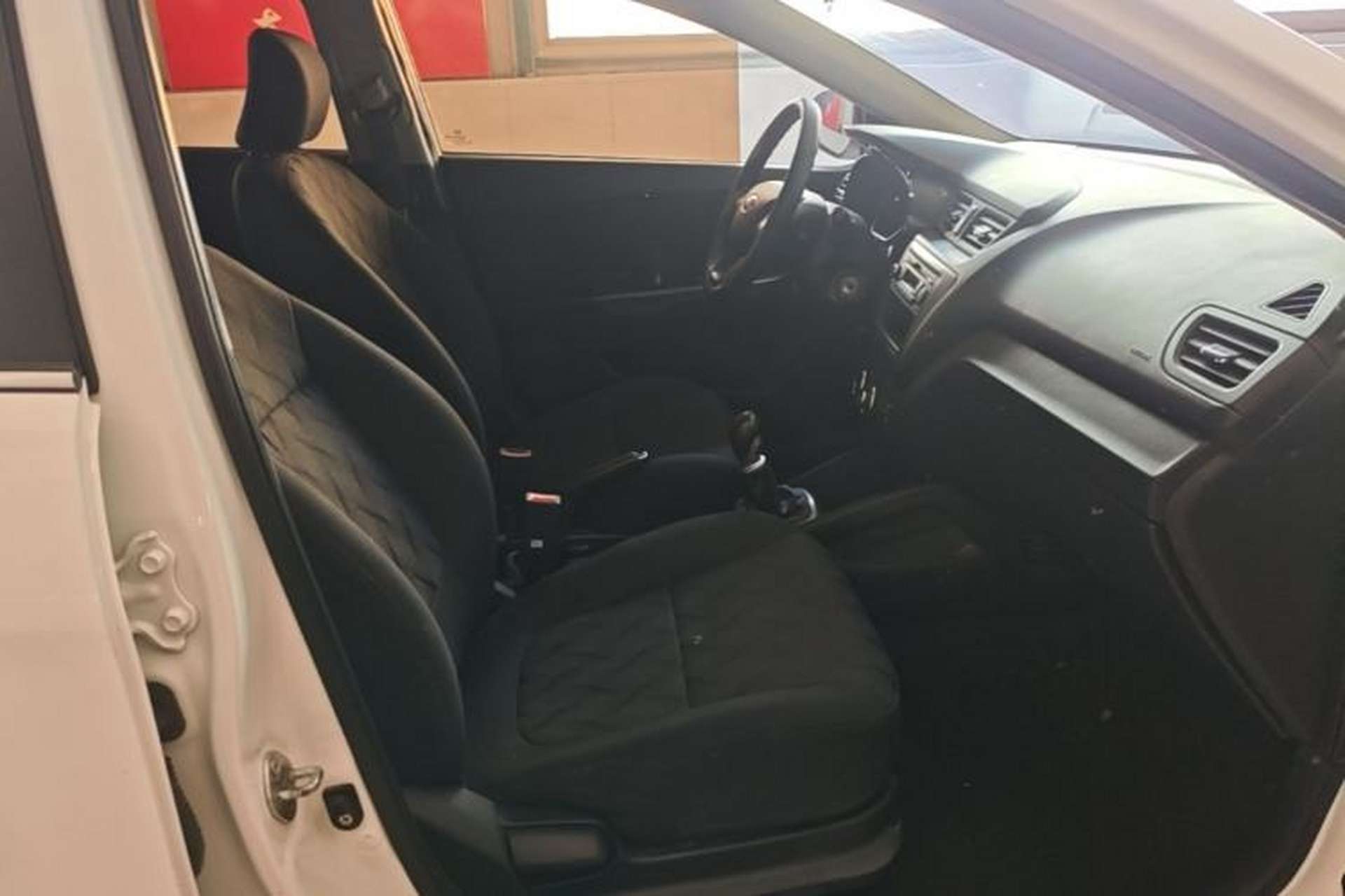 Used Kia K2 2012 Sedan 1.4L MT GLS Commemorative Edition Right Front Seat