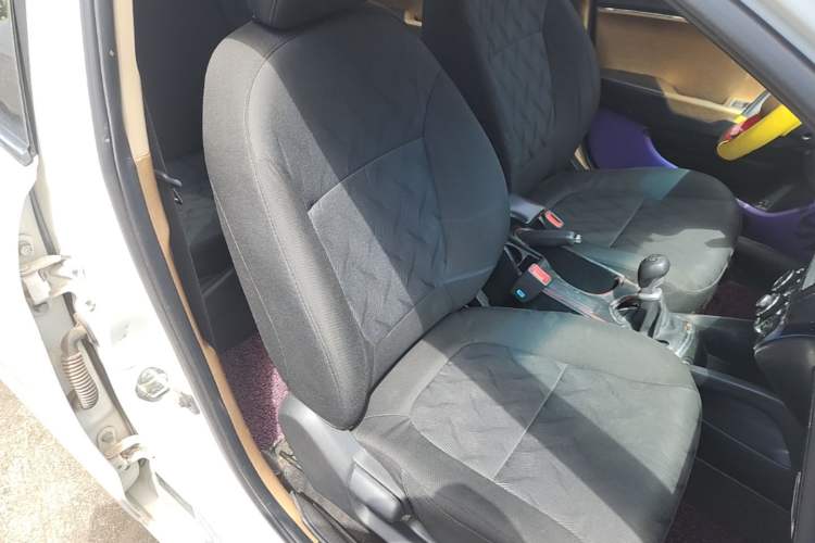 Used Kia K2 2012 Sedan 1.4L MT GLS Commemorative Edition Right Front Seat