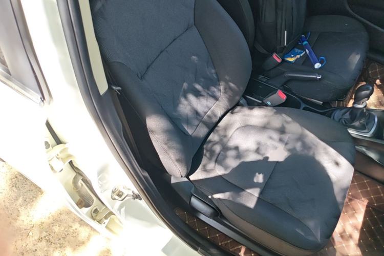 Used Kia K2 2012 Sedan 1.4L MT GLS Commemorative Edition Right Front Seat