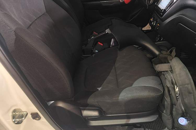 Used Kia K2 2012 Hatchback 1.4L AT GLS Commemorative Edition Right Front Seat