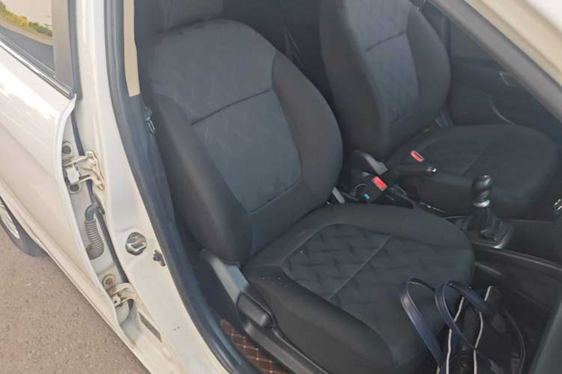 Used Kia K2 2012 Sedan 1.4L MT GLS Commemorative Edition Right Front Seat