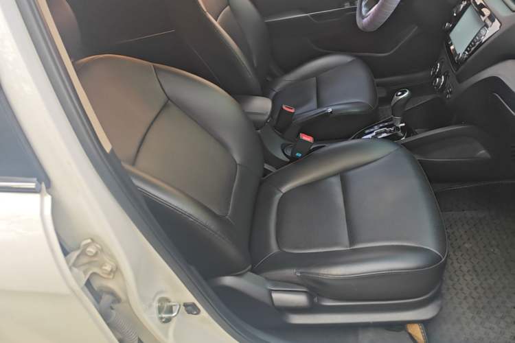Used Kia K2 2012 Hatchback 1.6L AT Premium Commemorative Edition Right Front Seat