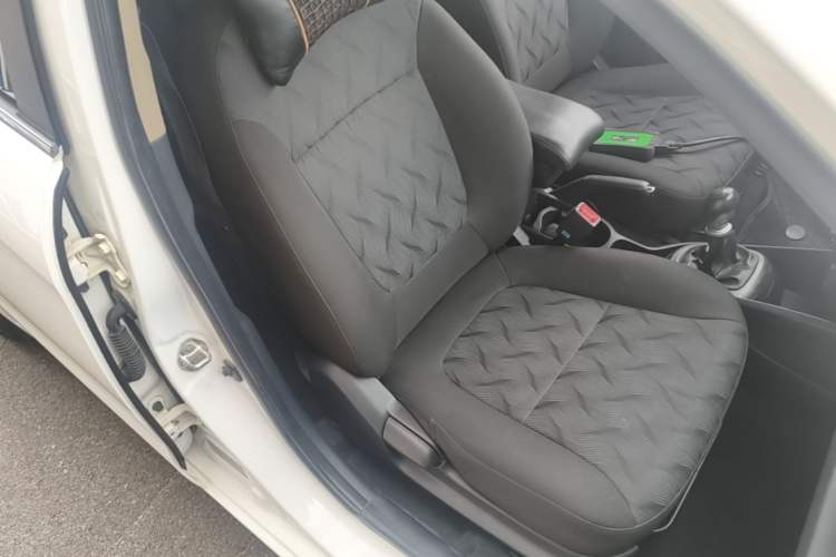 Used Kia K2 2012 Hatchback 1.4L MT GLS Commemorative Edition Right Front Seat