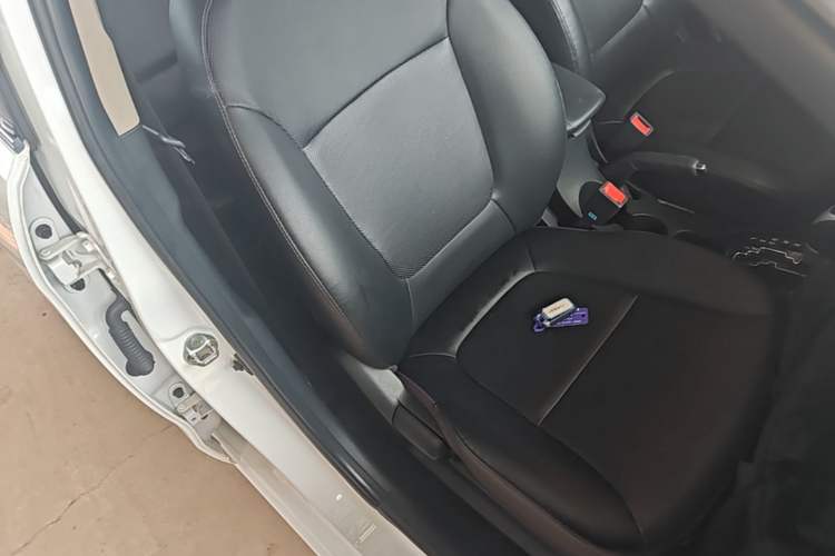Used Kia K2 2012 Hatchback 1.6L AT Premium Right Front Seat