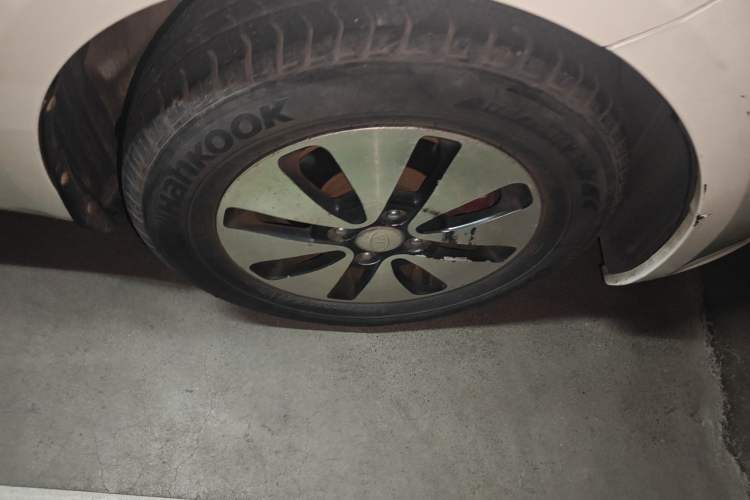 Used Kia K2 2012 Sedan 1.4L MT GLS Commemorative Edition Right Front Wheel Hub