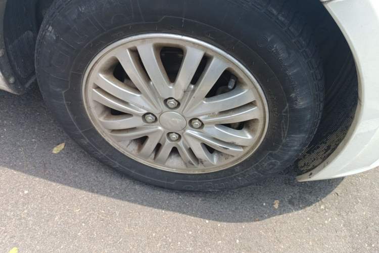 Used Kia K2 2012 Hatchback 1.4L AT GLS Right Front Wheel Hub