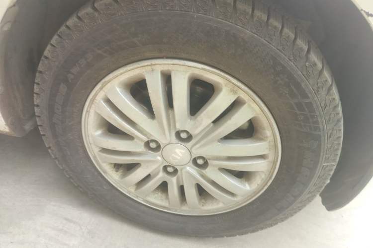 Used Kia K2 2012 Sedan 1.4L MT GLS Commemorative Edition Right Front Wheel Hub