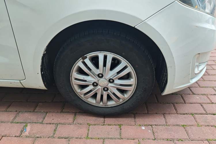 Used Kia K2 2012 Sedan 1.4L MT GLS Commemorative Edition Right Front Wheel Hub