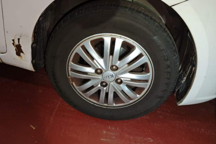 Used Kia K2 2012 Sedan 1.4L Automatic GLS Commemorative Edition Right Front Wheel Hub