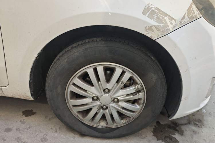 Used Kia K2 2012 Sedan 1.4L MT GLS Commemorative Edition Right Front Wheel Hub