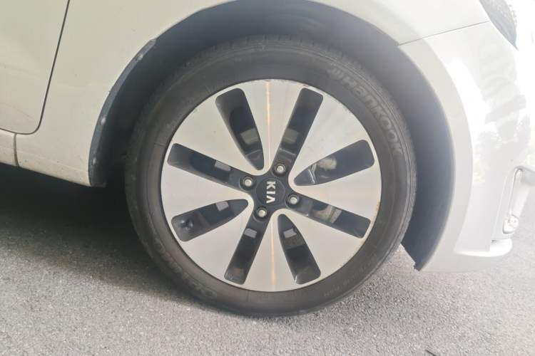 Used Kia K2 2012 Hatchback 1.6L AT Premium Right Front Wheel Hub