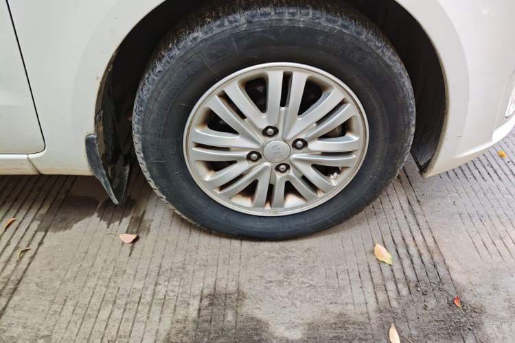 Used Kia K2 2012 Sedan 1.4L MT TOP Commemorative Edition Right Front Wheel Hub