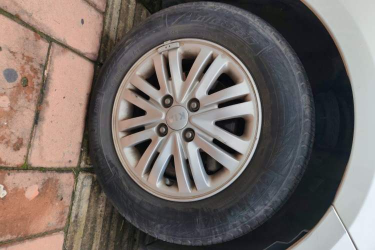 Used Kia K2 2012 Hatchback 1.4L Automatic Cool Edition Right Front Wheel Hub