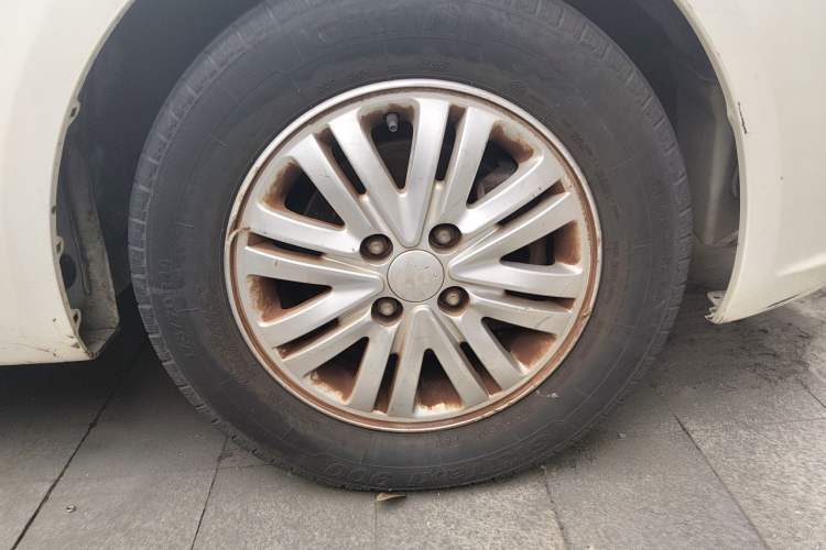Used Kia K2 2012 Sedan 1.4L Automatic GLS Commemorative Edition Right Front Wheel Hub