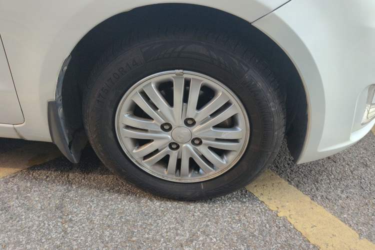 Used Kia K2 2012 Sedan 1.4L Automatic GLS Commemorative Edition Right Front Wheel Hub