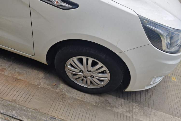 Used Kia K2 2012 Sedan 1.4L MT GLS Commemorative Edition Right Front Wheel Hub