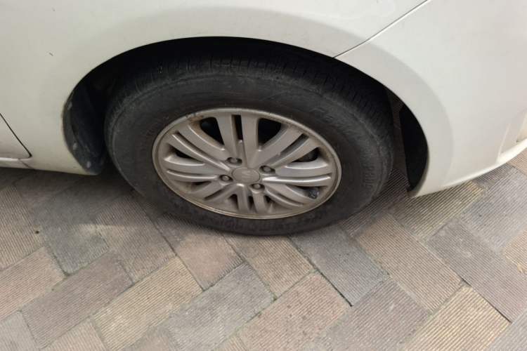 Used Kia K2 2012 Sedan 1.4L Automatic GLS Commemorative Edition Right Front Wheel Hub