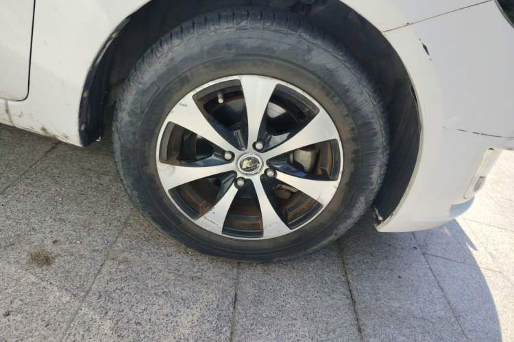 Used Kia K2 2012 Sedan 1.4L Automatic GLS Commemorative Edition Right Front Wheel Hub