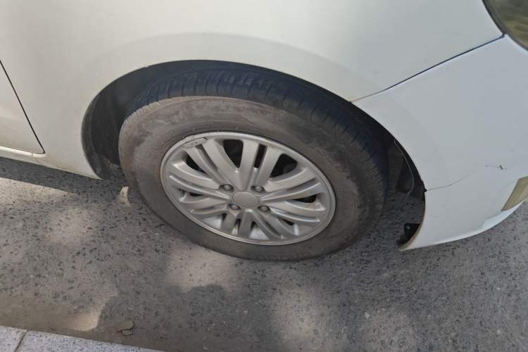 Used Kia K2 2012 Sedan 1.4L MT GLS Commemorative Edition Right Front Wheel Hub