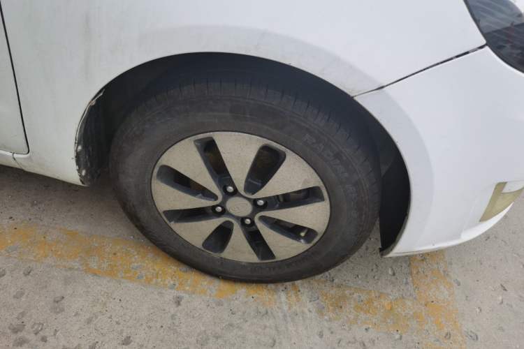 Used Kia K2 2012 Sedan 1.4L MT GLS Commemorative Edition Right Front Wheel Hub