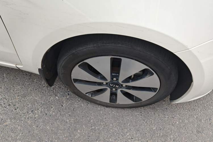 Used Kia K2 2012 Hatchback 1.6L AT Premium Commemorative Edition Right Front Wheel Hub