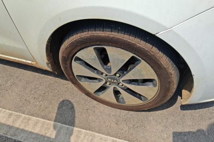 Used Kia K2 2012 Sedan 1.6L Automatic Transmission Premium Commemorative Edition Right Front Wheel Hub