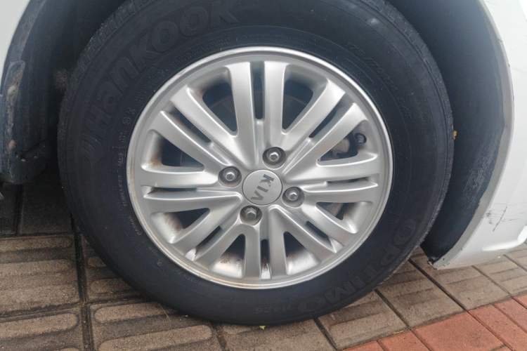 Used Kia K2 2012 Sedan 1.4L MT GLS Commemorative Edition Right Front Wheel Hub